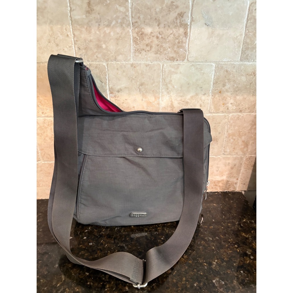 Baggallini Gray Nylon Crossbody Bag Pink Lining Adjustable Strap Travel Purse